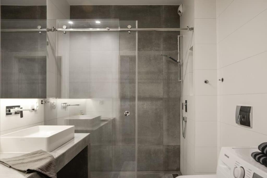 Platinum Jaglana Apartment - Wyspa Spichrzow Гданск Екстериор снимка